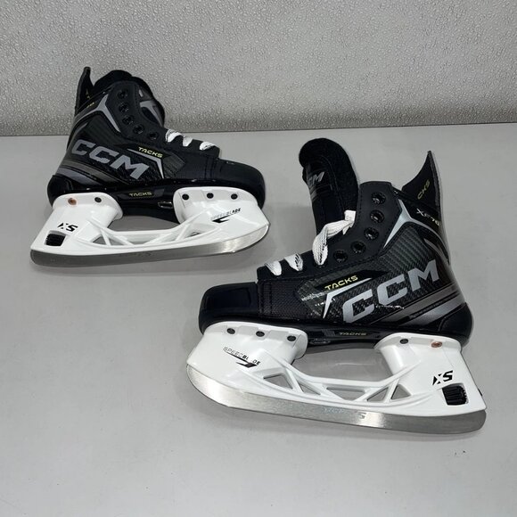 CCM Tacks XF70 Junior Ice Hockey Skates – Black – Size US 2 Regular - Picture 3 of 5
